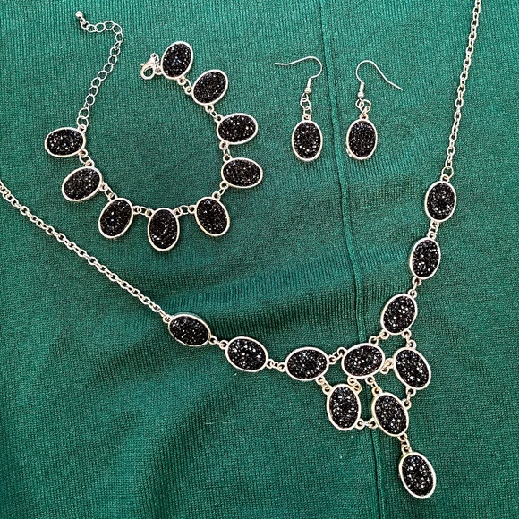 Druzy Cut Jewelry Set: Necklace, Bracelet, Earrings - Picture 3 of 4